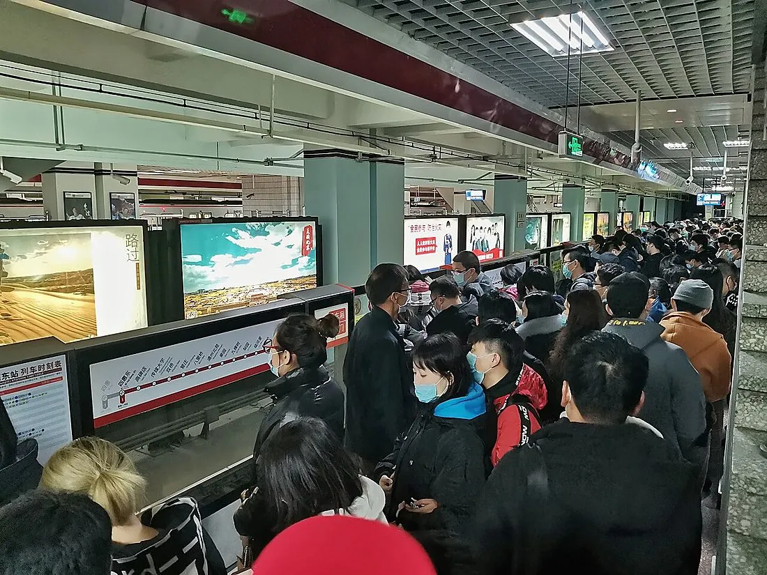a crowded subway platform